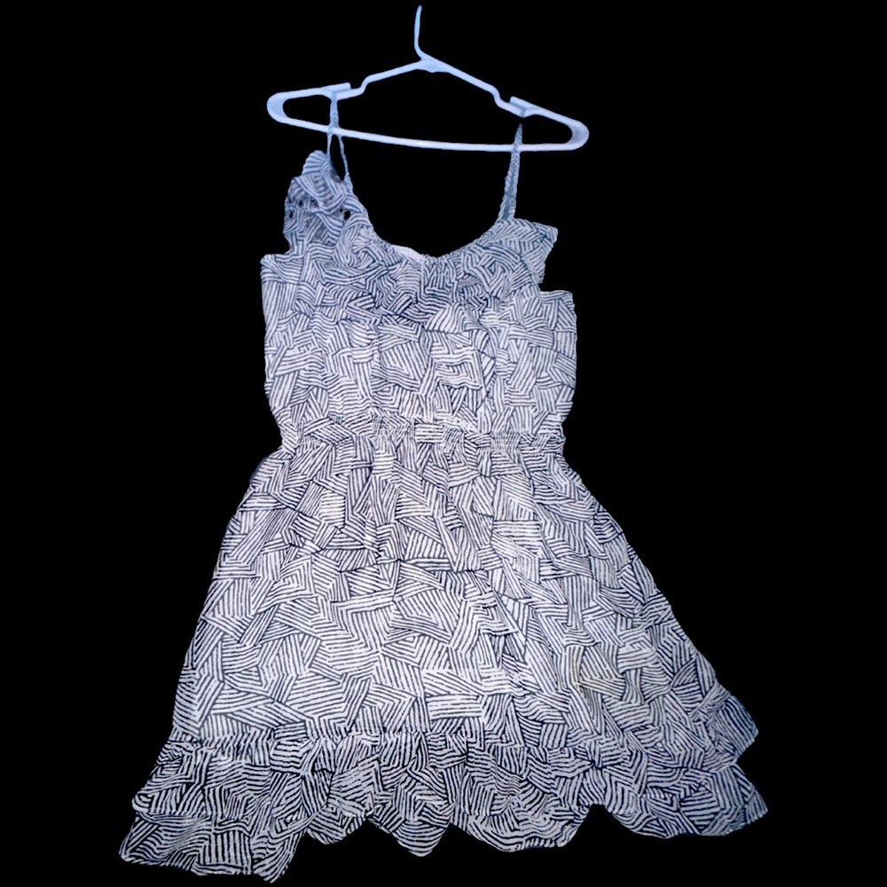 Women’s size Large beautiful, light, flowy, printed dress by Moda.